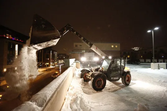 Snow parking ramp